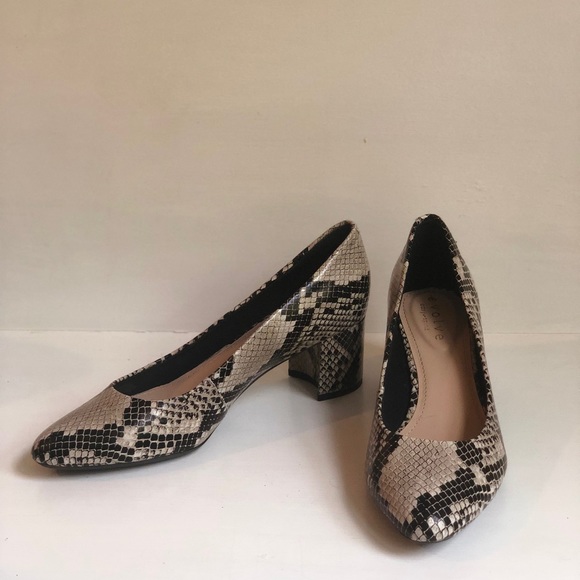 Evolve snakeskin print block heel size 7.5 - Picture 1 of 5